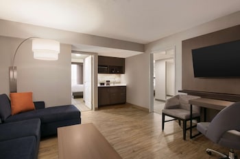 Suite, 1 King Bed, Shower