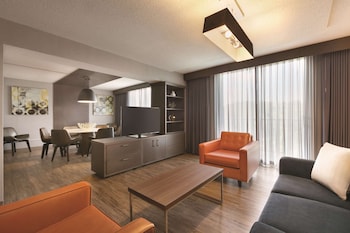 Capital Suite, 1 King Bed, Shower
