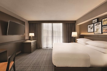 Suite, 1 King Bed, Accessible, Corner (Roll-In Shower)