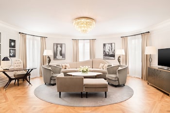 Suite, 1 Bedroom, River View (Bette Davis Suite)