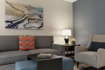 Suite, 1 King Bed, Accessible, Bathtub (Mobility & Hearing)