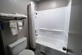 Deluxe Room, 2 Queen Beds, Non Smoking, Refrigerator & Microwave