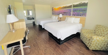 Deluxe Room, 2 Queen Beds, Non Smoking, Refrigerator & Microwave