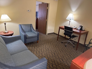 Suite, 2 Queen Beds, Non Smoking (One-Bedroom)