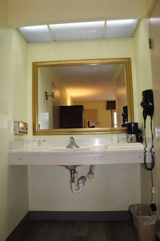 Room, 1 Queen Bed, Accessible, Non Smoking (Mobility/Hearing, Tub w/ Grab Bars)