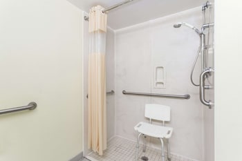 Room, 1 Queen Bed, Accessible, Non Smoking (Mobility/Hearing/Roll-In Shower)