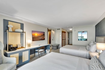 Standard Room, 2 Queen Beds, Garden View (Queen Balcony Garden View Accessible)