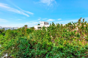 Standard Room, 2 Queen Beds, Garden View (Two Queen Beds with Balcony Garden Vi)