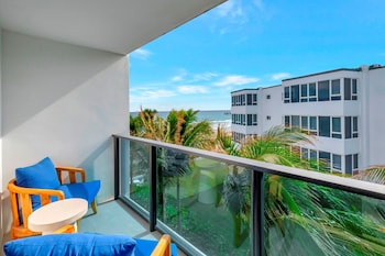 Deluxe Room, 1 King Bed, Ocean View (Signature King Balcony Oceanfront)
