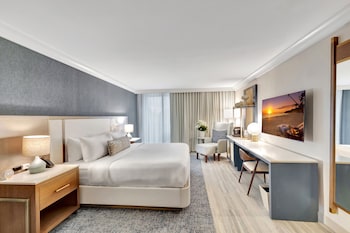 Deluxe Room, 1 King Bed, Ocean View (Signature King Balcony Oceanfront)