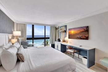 Deluxe Room, 1 King Bed, Ocean View (King Oceanfront)