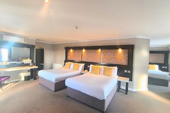 Deluxe Family Suite - 2 Double Beds & 1 Single Bed
