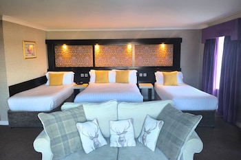 Deluxe Family Suite -Double Bed & 3 Single Beds