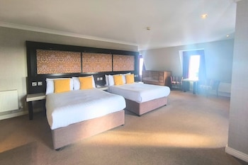 Deluxe Family Suite - 2 Double Beds & 1 Single Bed