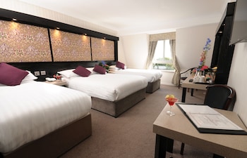 Quad Room – One Double and Two Single Beds