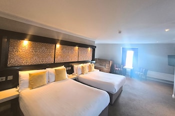 Deluxe Family Suite - 2 Double Beds & 1 Single Bed