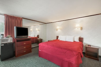 Hot Tub, King Room - Non-Smoking