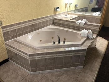 Hot Tub, King Room - Non-Smoking