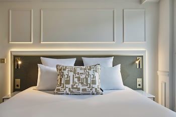 Classic Double Room, Balcony, Moulin Rouge view