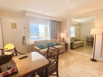 Studio Suite, 2 Double Beds (Courtyard)