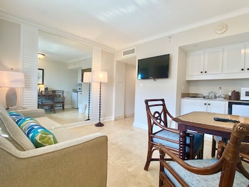Studio Suite, 2 Double Beds (Courtyard)