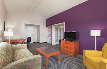 Suite, 1 King Bed, Non Smoking