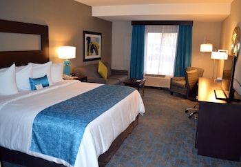 Suite, 1 King Bed, Kitchen