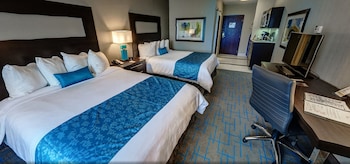 Suite, 2 Queen Beds, Kitchen