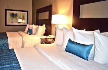 Suite, 2 Queen Beds, Kitchen