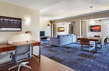 Suite, 1 King Bed