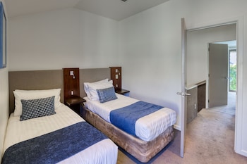 Two Bedroom Apartment with Courtyard