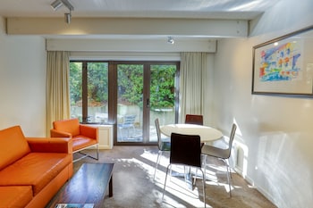 Two Bedroom Apartment with Courtyard