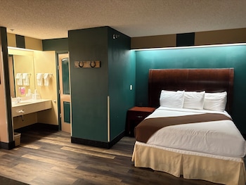Suite, 1 Queen Bed, Non Smoking (Mt. Grinnell)