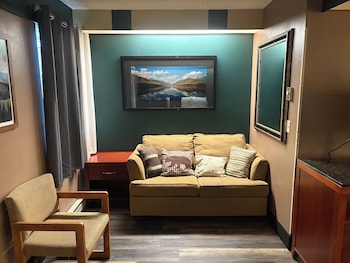 Suite, 1 Queen Bed, Non Smoking (Mt. Grinnell)