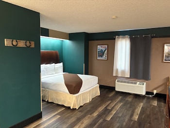 Suite, 1 Queen Bed, Non Smoking (Mt. Grinnell)