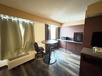 Suite, 1 Queen Bed, Non Smoking (Swift Current)
