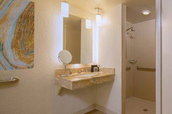Junior Suite, 2 Queen Beds, Bay View
