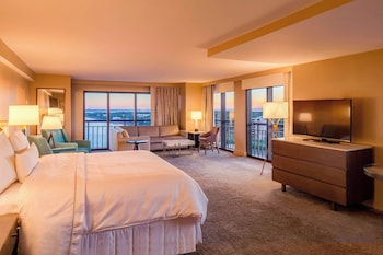 Junior Suite, 1 King Bed with Sofa bed