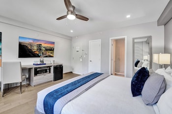 Partial Ocean View Room with King Bed