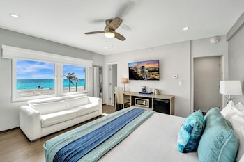 Ocean Front Deluxe Room with King Bed