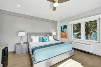 Ocean Front Deluxe Room with King Bed
