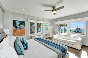 Ocean Front Deluxe Room with King Bed