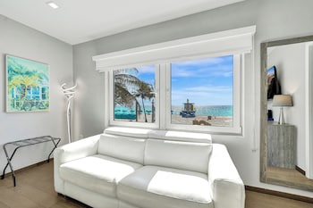 Ocean Front Deluxe Room with King Bed