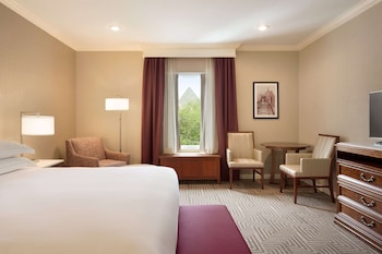 Deluxe Room, 1 King Bed, Accessible, Bathtub (Mobility)