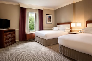 Room, 2 Queen Beds, Accessible (Mobility, Roll-in Shower)