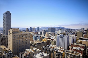Room, 2 Queen Beds, City View (Hearing Accessible)