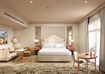 Executive Room, 1 King Bed (Refurbished)