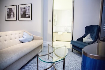 Junior Suite, 1 King Bed (Lounge Access)