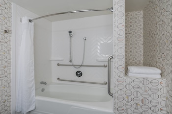 Standard Room, 2 Queen Beds, Accessible