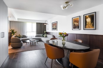 Suite (Le Louise, Garden and City view)